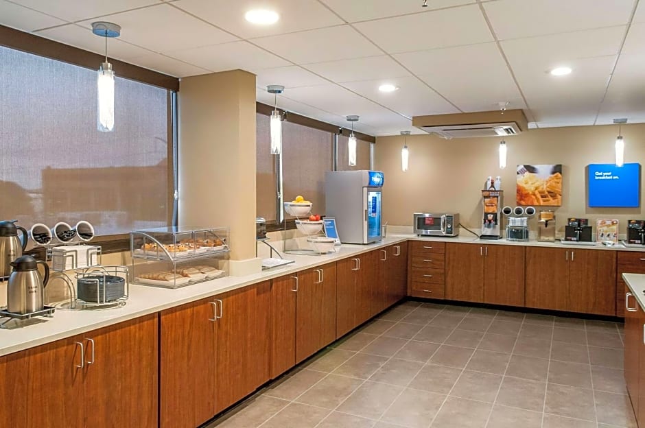 Comfort Inn & Suites At Copeland Tower