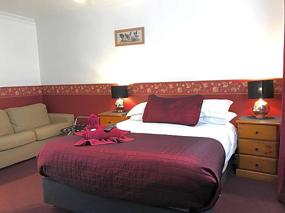 The Lodge Outback Motel