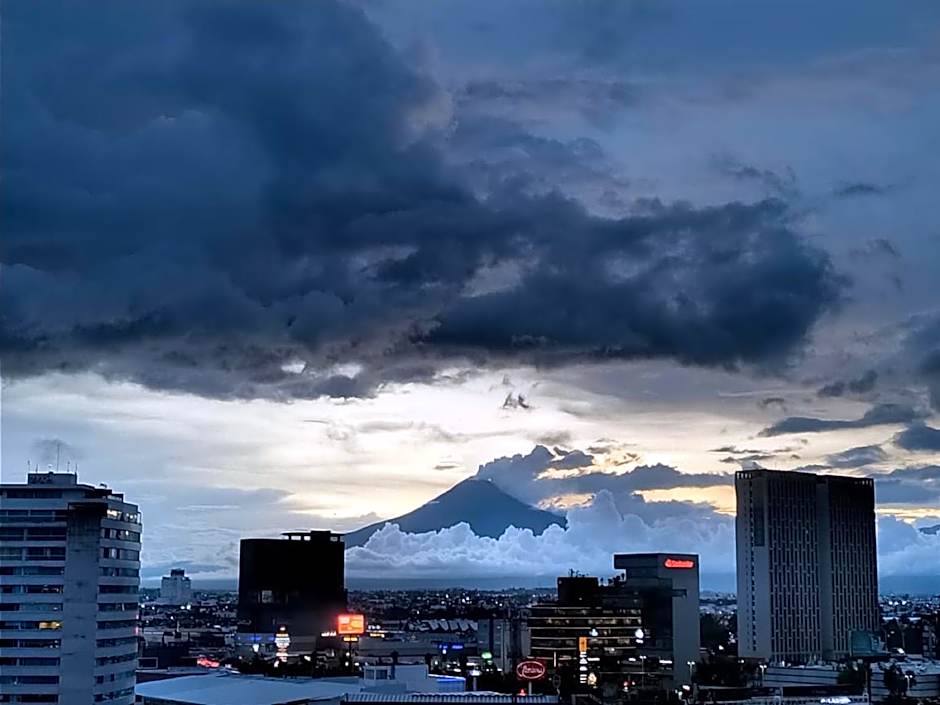 La Quinta Inn & Suites by Wyndham Puebla Palmas