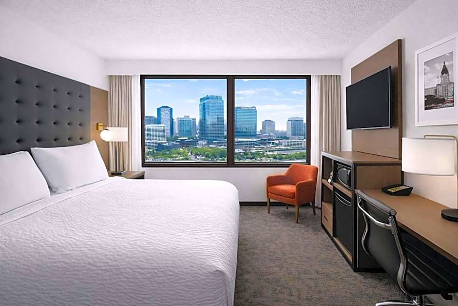 Photo 1 of 2 of Deluxe 1 King Bed