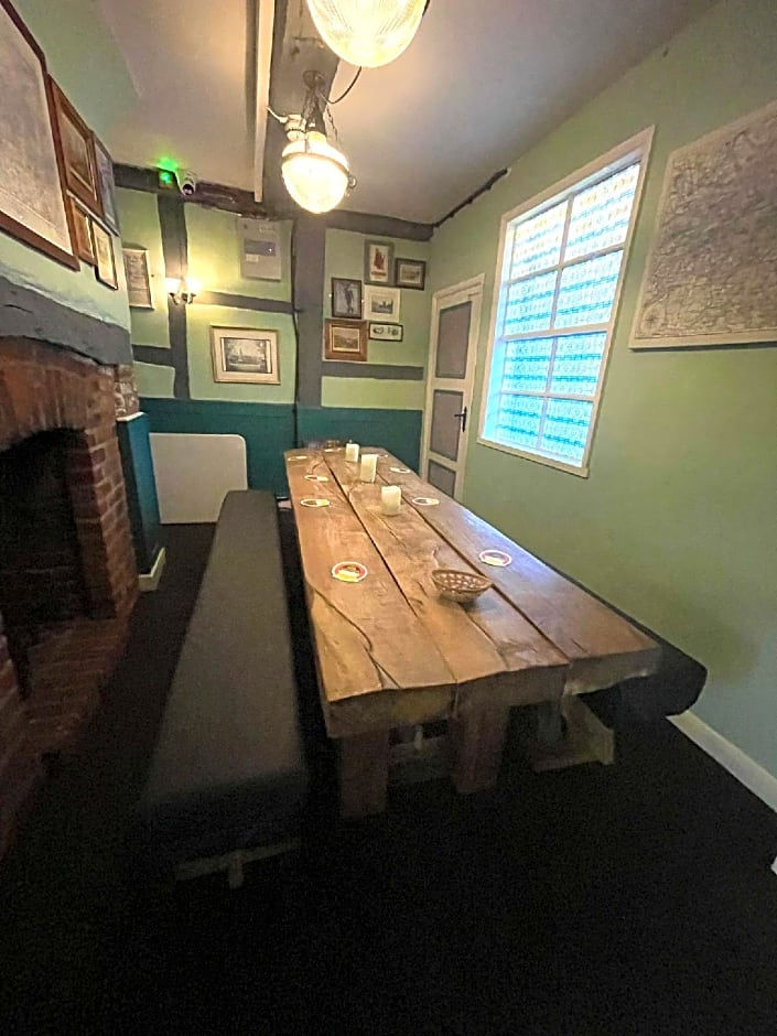 The Crown And Cushion