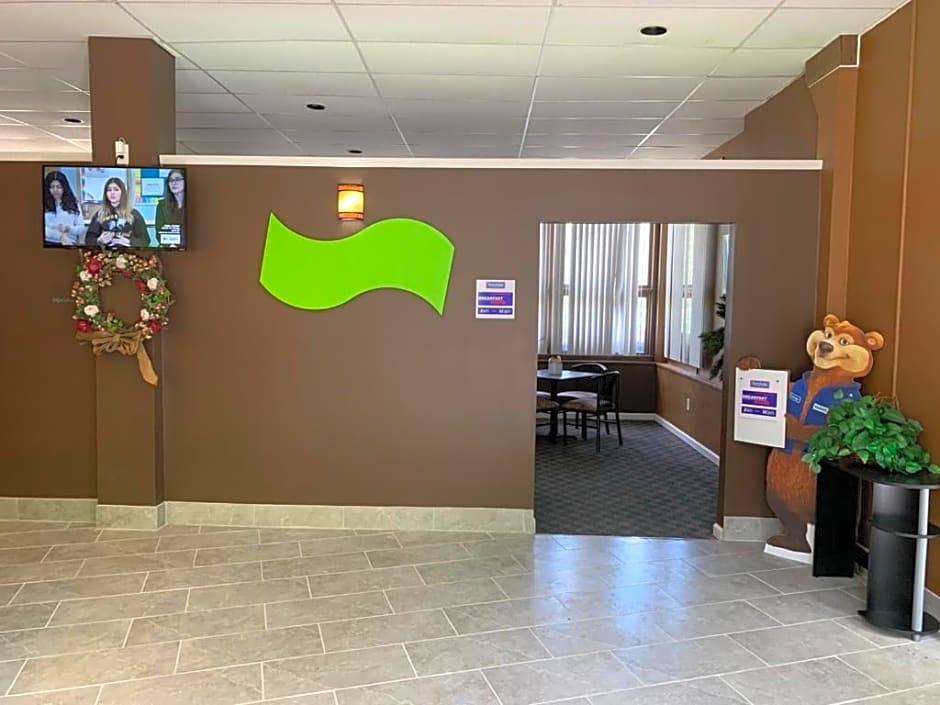 Travelodge by Wyndham Lake George NY
