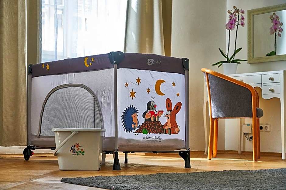 Three Golden Crowns Apartments