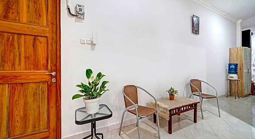 RedDoorz at Omah Candi Sari near Airport YIA