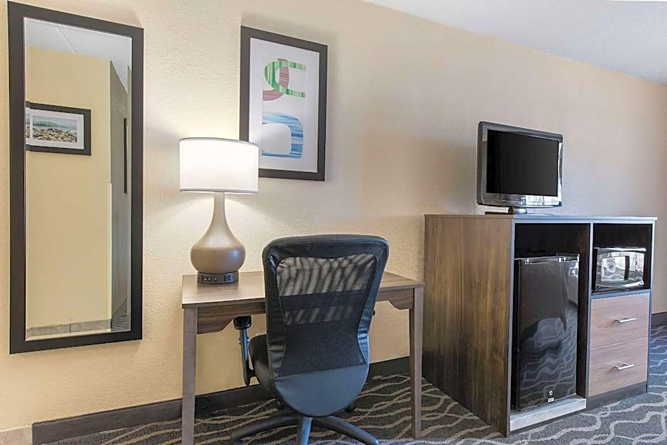 Quality Inn & Suites Lafayette I-65