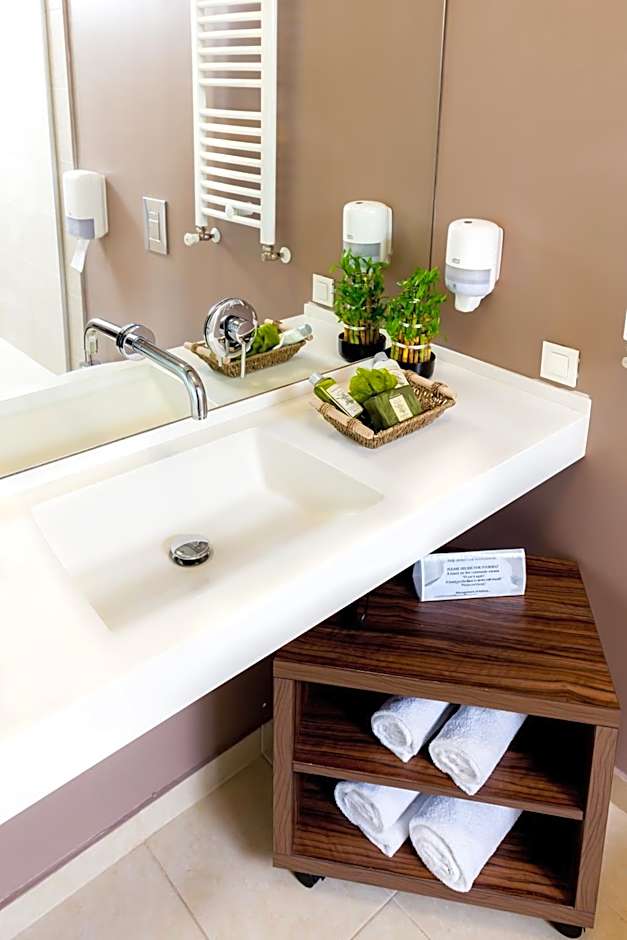Adresa Suites