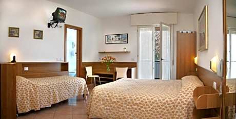 Double Room with Balcony and Lake View