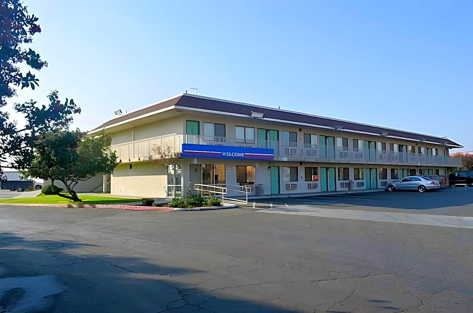 Motel 6-Bakersfield, CA - Airport