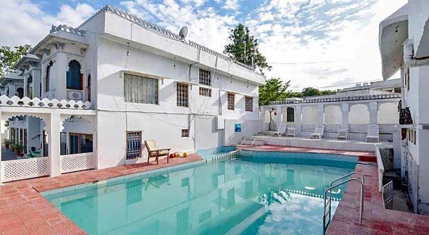 Devendragarh - A Boutique Lake Facing Guest House On Lake Fateh Sagar