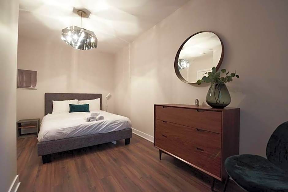 Design 3 bedroom flat with private terrace in Little Italy by Denstays