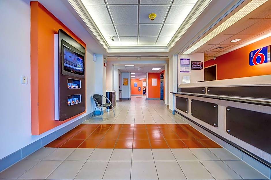 Motel 6-Burlington, ON - Toronto West - Oakville