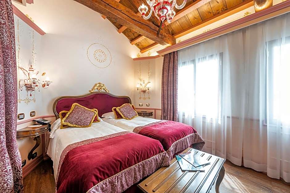 Hotel Monaco & Grand Canal