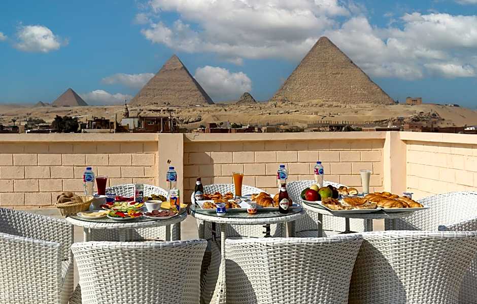 Pyramids Palace INN 5 Minutes from the New Grand Museum