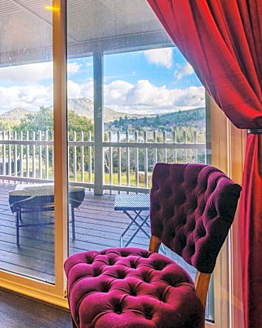 Suite with Lake View