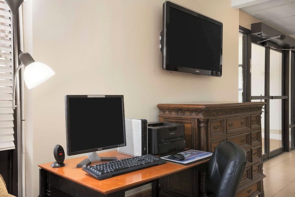 Days Inn by Wyndham Jacksonville Airport