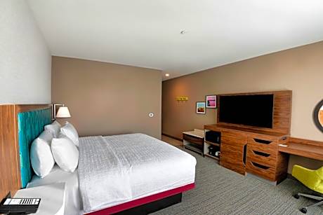 King Room with Microwave and Fridge