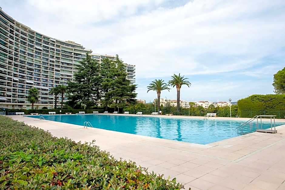 Cozy 2-rooms apartment in yacht port Cannes Marina