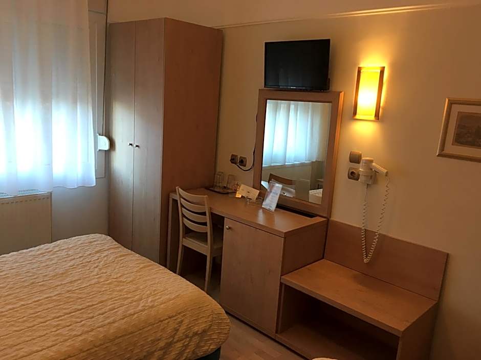 Hotel Orestion - Bike and motorcycle friendly hotel