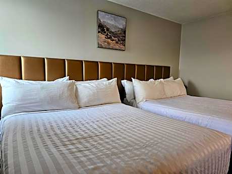 Deluxe Queen Room with Two Queen Beds