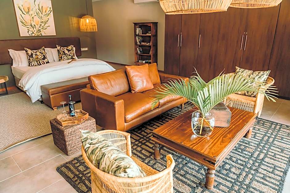 Bambuu Lakeside Lodge