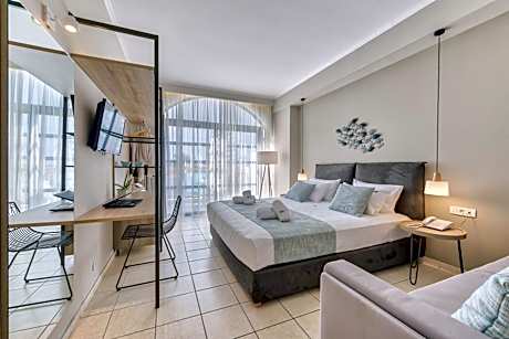 Superior Double Room with Sea & Pool View