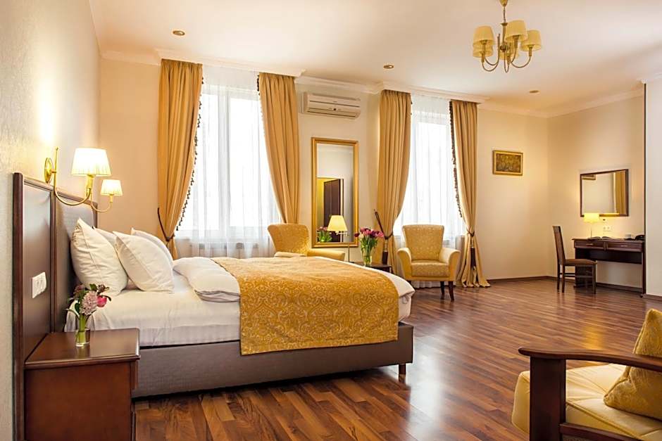 Greguar Hotel by UHM