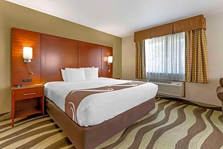 King Suite - Accessible/Non-Smoking