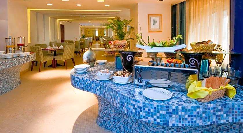 City Seasons Al Hamra Hotel