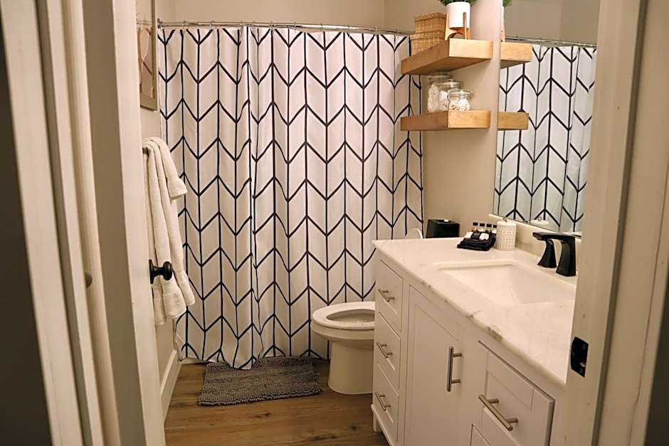 Mid-Century Gem w/King