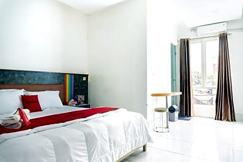 RedDoorz Plus @ Ende City Center