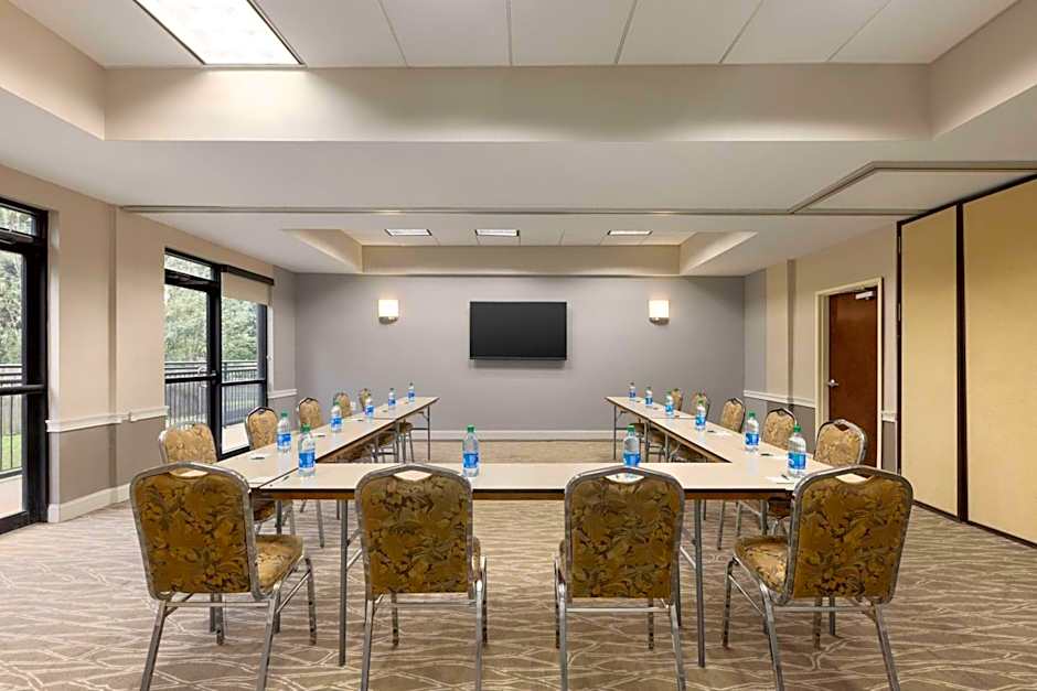 La Quinta Inn & Suites by Wyndham Newark - Elkton