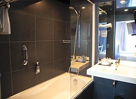1 King Bed 1 Single Bed Nonsmoking Upgrade Studio