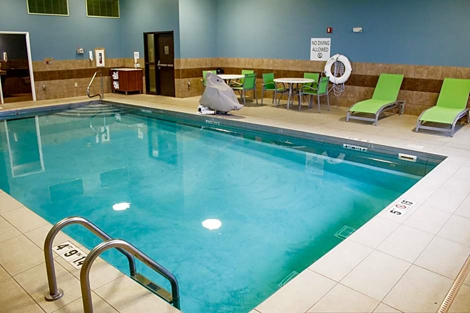 Holiday Inn Express & Suites Worthington By IHG