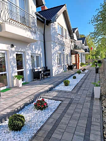 GRAND VILLA USTKA- Marmonoli, POKOJE Z BALKONAMI I TARASAMI, PARKING W CENIE !