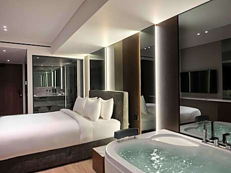 Nur Edge Aparthotel - Acropolis Skyline