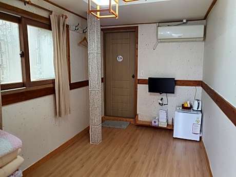 Jeonju Geu-ri-woon Jip Guesthouse