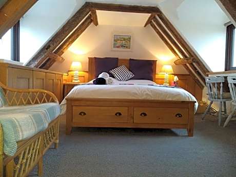 King Suite with Partial Sea View