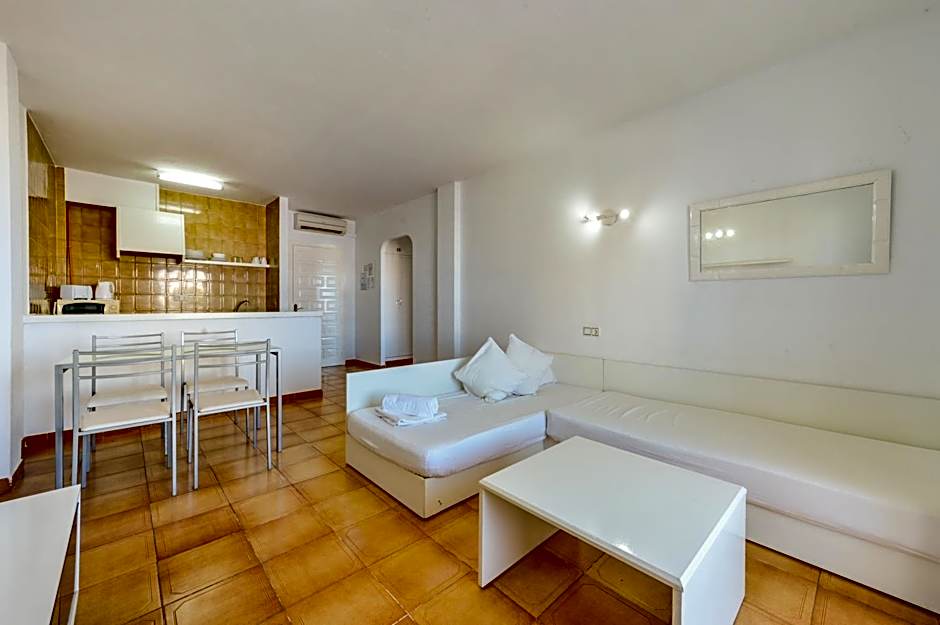 Apartamentos San Antonio Beach