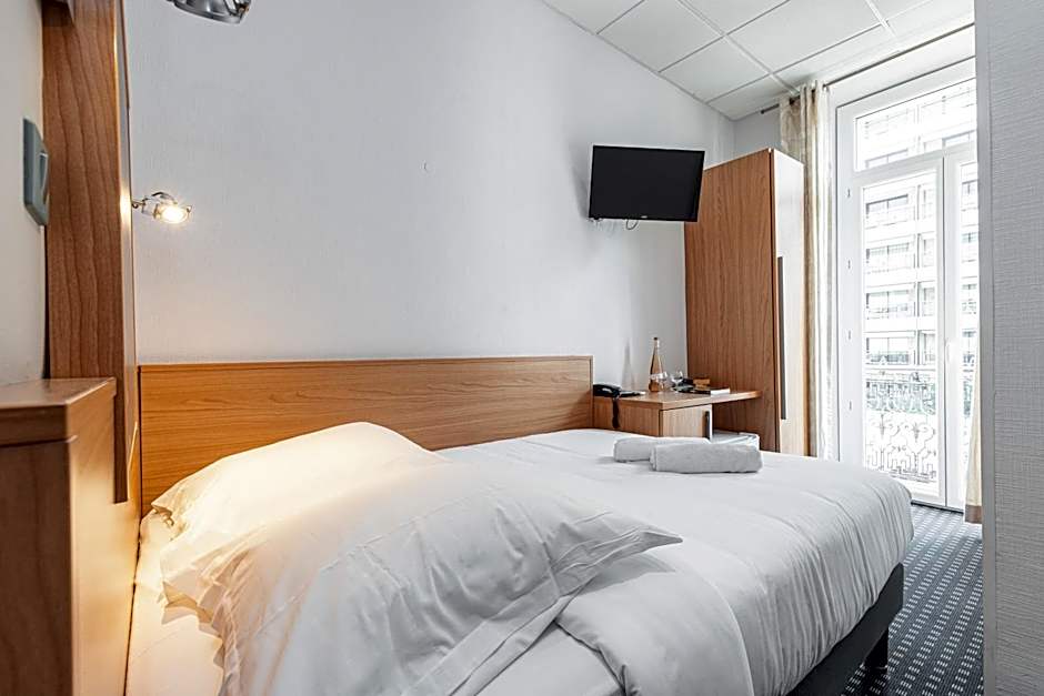 Modern Waikiki Hotel