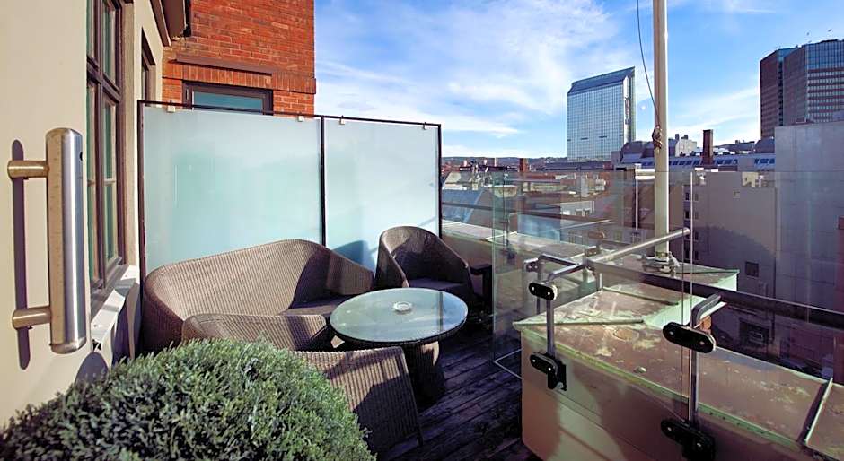 Home Hotel Folketeateret