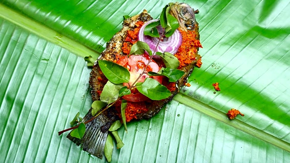 Saro Lake County Hotel