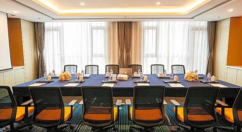 Holiday Inn Express Yingkou Onelong Plaza By IHG