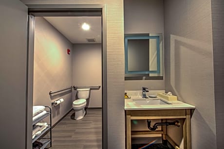 Accessible - 1 King, Mobility Accessible, Bathtub, Non-Smoking, Continental Breakfast