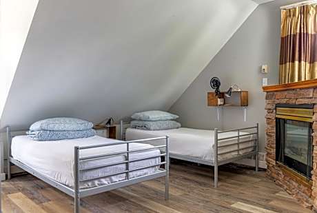 Bed in 10-Bed Mixed Dormitory Room