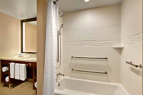 2 Queen Accessible Bathtub Suite Nonsmoking