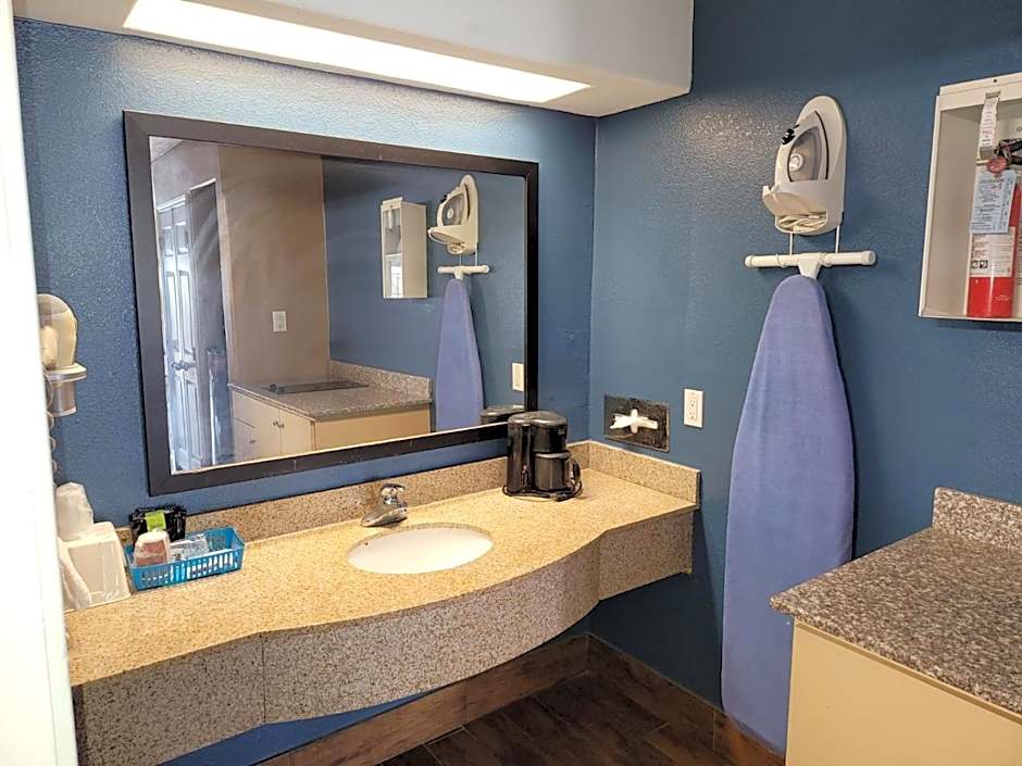 Texas Inn and Suites Raymondville