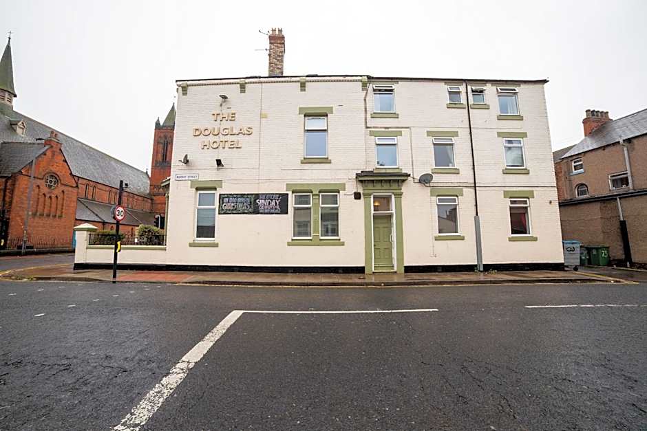 OYO The Douglas Hotel