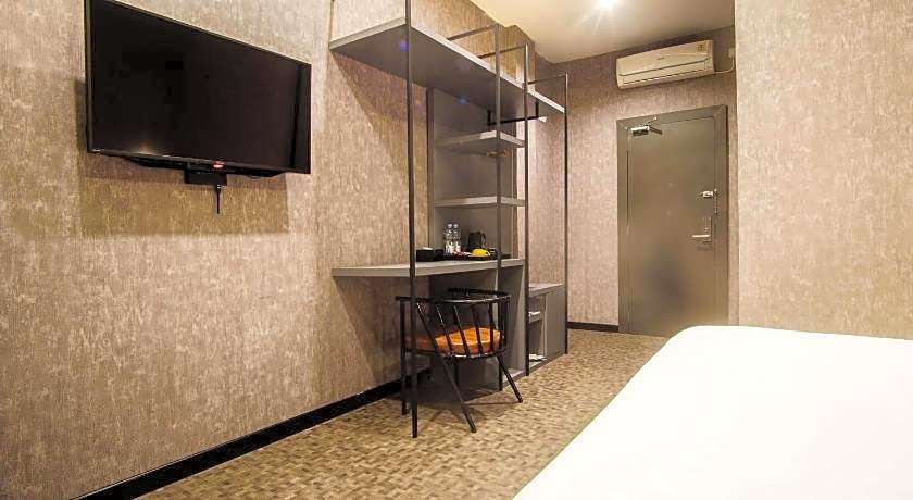 Fhandika Boutique Inc.