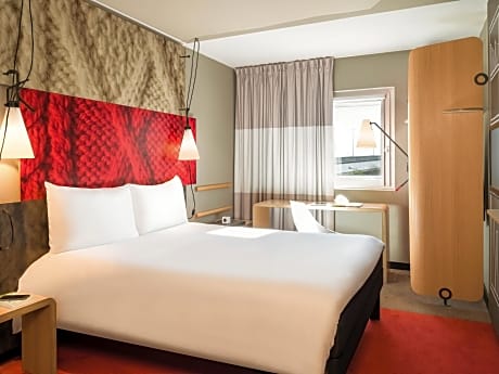 Standard Room With One Double Bed And One Singl E Bed