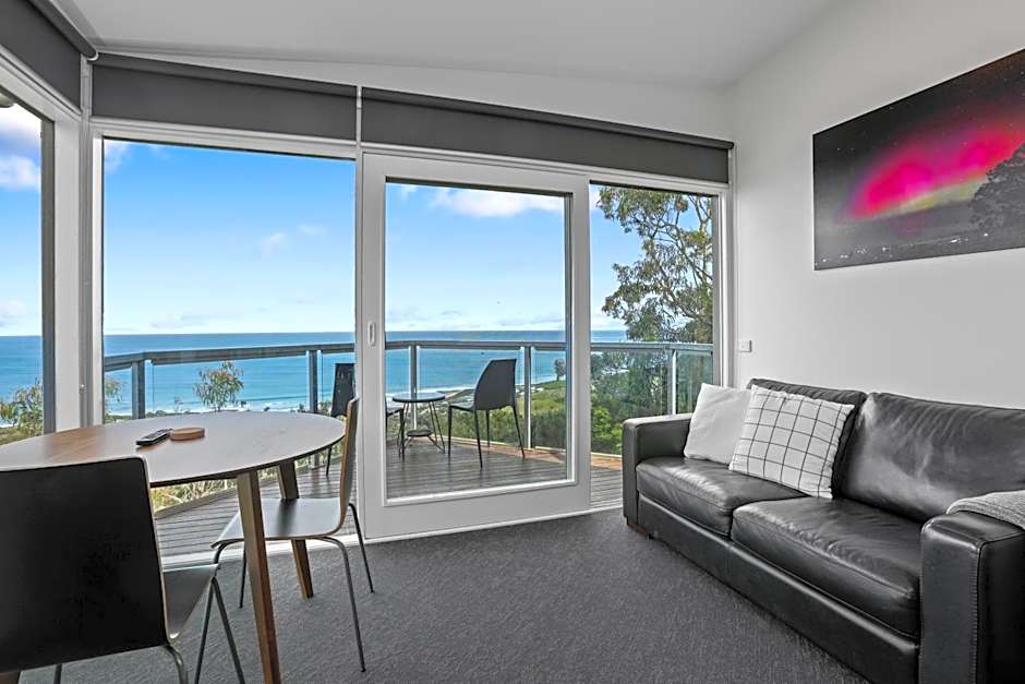 Chris's Beacon Point Restaurant & Villas
